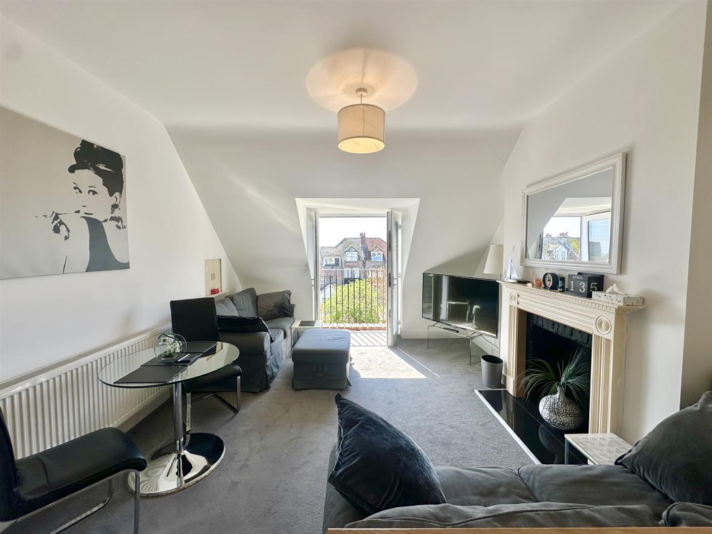 2 bed property in Wickham Avenue, Bexhill-On-Sea